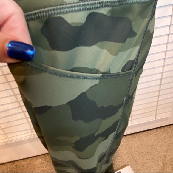 Duluth Trading Co. NoGa Full Length Sculpting Legging Green Camo Sz Med x 31 EUC - Picture 4 of 9